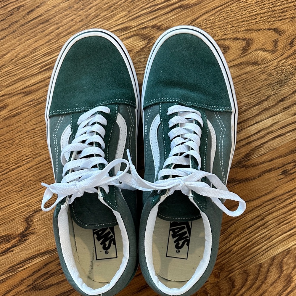 NWOT Vans Old Skool Men’s Green & White Low-Top Sneakers, canvas and suede.